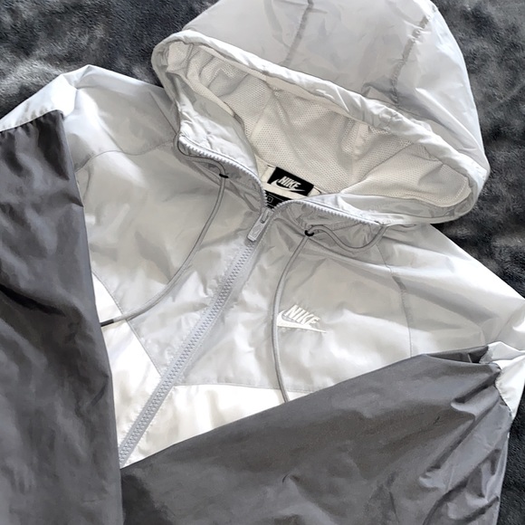 White/Gray NIKE Windbreaker - Picture 2 of 4